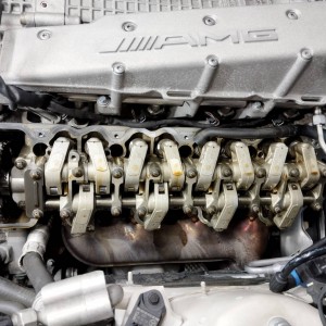 エンジンルームから白煙のサムネイル