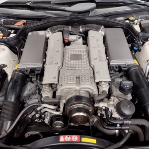 エンジンルームから白煙のサムネイル