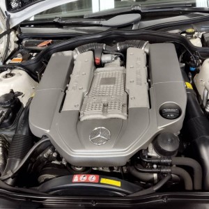 エンジンルームから白煙のサムネイル