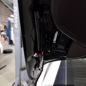 エンジンルームから白煙のサムネイル