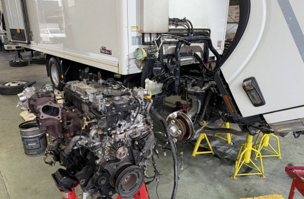 エンジンオイル漏れ修理